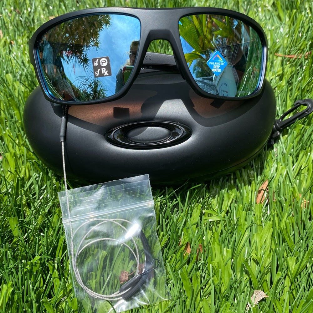 NWT- Oakley Polarized Sunglasses -Matte Black w/ blue mirror lenses- AUTHENTIC